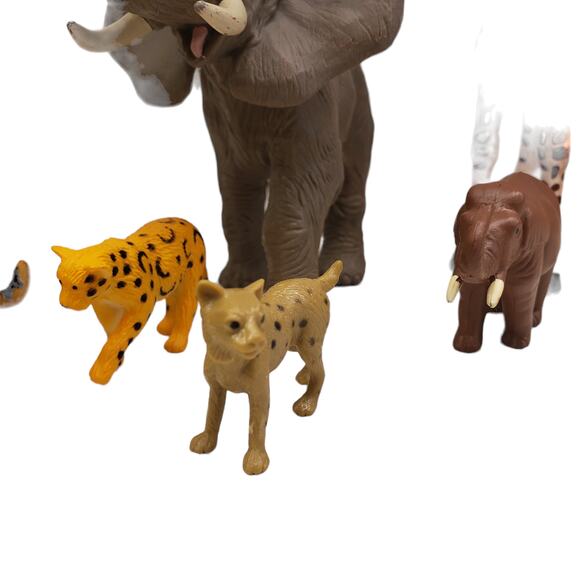 Safari LTD Miami FL Elephant Giraffe Cheetah Toy Figurine Playful 2003 - Picture 8 of 13